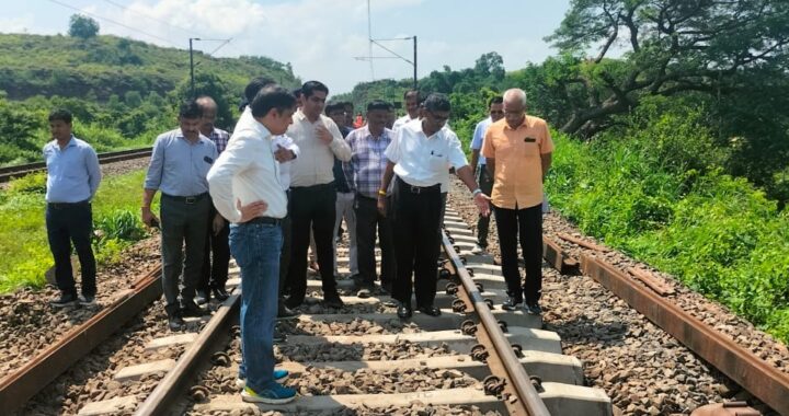 ପୂର୍ବ ତଟ ରେଳପଥ ମହାପ୍ରବନ୍ଧକଙ୍କ ସୁରକ୍ଷା ଏବଂ ଷ୍ଟେସନ ପୁନଃବିକାଶ କାର୍ଯ୍ୟ ନିରୀକ୍ଷଣ 
