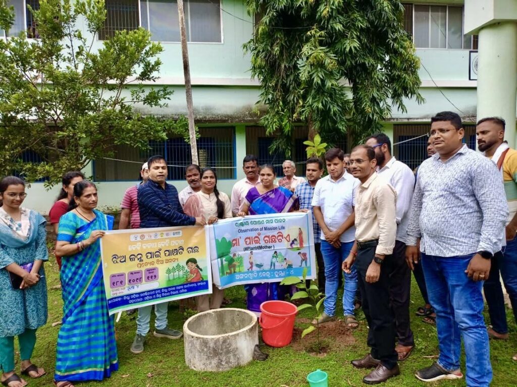 ଗଞ୍ଜାମରେ ‘ପୋଷଣ ମାସ’ ଏବଂ ‘ଏକ୍‌ ପେଡ୍‌ ମା’ କେ ନାମ୍‌’ ଅଭିଯାନ ସମ୍ପର୍କରେ ସଚେତନତା