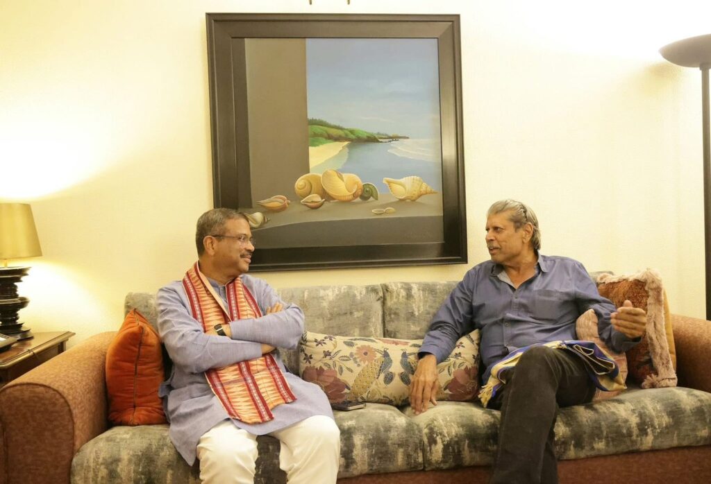 ପୂର୍ବତନ ଭାରତୀୟ କ୍ରିକେଟର କପିଲ ଦେବଙ୍କୁ ଭେଟିଲେ କେନ୍ଦ୍ରମନ୍ତ୍ରୀ