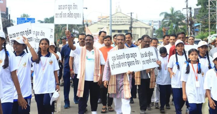 ସମ୍ବଲପୁରରେ “ଆସ ସ୍କୁଲ ଯିବା” ପଦଯାତ୍ରାରେ ସାମିଲ ହେଲେ କେନ୍ଦ୍ର ଶିକ୍ଷା ମନ୍ତ୍ରୀ