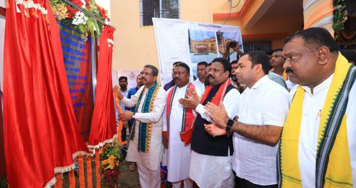 ସମ୍ବଲପୁର ଦେବେଇପାଲିରେ ‘ଗୋଷ୍ଠୀ ଜନ ସ୍ୱାସ୍ଥ୍ୟ କେନ୍ଦ୍ର’ର ଉଦଘାଟନ କଲେ କେନ୍ଦ୍ରମନ୍ତ୍ରୀ