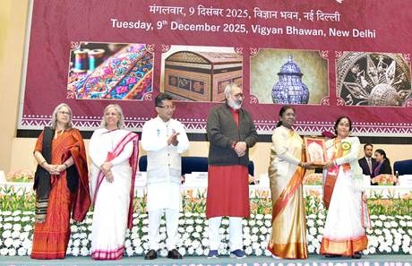 ଶିଳ୍ପ ଗୁରୁ ପୁରସ୍କାର ଏବଂ ଜାତୀୟ ହସ୍ତଶିଳ୍ପ ପୁରସ୍କାର ପ୍ରଦାନ କଲେ ରାଷ୍ଟ୍ରପତି