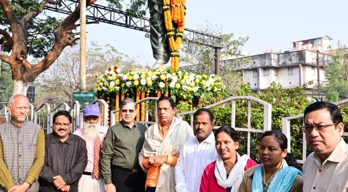 ବୀର ସଂଗ୍ରାମୀ ଚାଖି ଖୁଣ୍ଟିଆଙ୍କୁ ଶ୍ରଦ୍ଧାଞ୍ଜଳି: ମନେପଡ଼େ ଚନ୍ଦନ ହଜୁରୀଙ୍କ ଅଦ୍ୱିତୀୟ ଦେଶପ୍ରେମ ଓ ବଳିଦାନ ବୀର ସଂଗ୍ରାମୀ ଚାଖି ଖୁଣ୍ଟିଆଙ୍କୁ ଶ୍ରଦ୍ଧାଞ୍ଜଳି: ମନେପଡ଼େ ଚନ୍ଦନ ହଜୁରୀଙ୍କ ଅଦ୍ୱିତୀୟ ଦେଶପ୍ରେମ ଓ ବଳିଦାନ