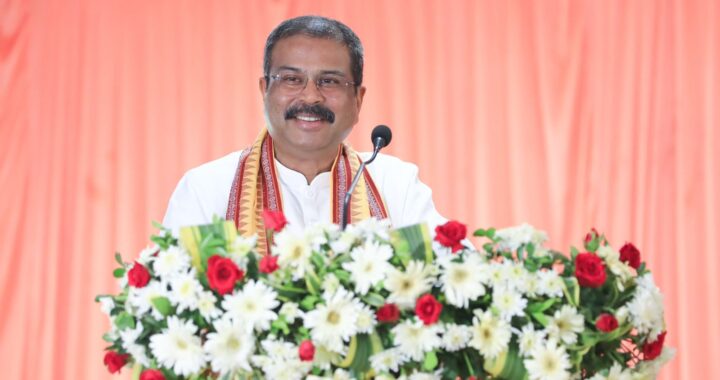 କବିତା ସଂକଳନରେ ରହିଛି ଭଗବତ ସମର୍ପଣ ସହ ସାମାଜିକ ସମ୍ବେଦନଶୀଳତାର ସମନ୍ୱୟ – ଧର୍ମେନ୍ଦ୍ର ପ୍ରଧାନ କବିତା ସଂକଳନରେ ରହିଛି ଭଗବତ ସମର୍ପଣ ସହ ସାମାଜିକ ସମ୍ବେଦନଶୀଳତାର ସମନ୍ୱୟ – ଧର୍ମେନ୍ଦ୍ର ପ୍ରଧାନ