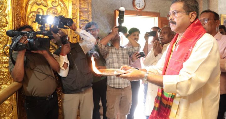 ନରେନ୍ଦ୍ର ମୋଦିଙ୍କ ଶାସନର ୧୨ ବର୍ଷ ପୂର୍ତ୍ତି: ଦିଲ୍ଲୀ ଜଗନ୍ନାଥ ମନ୍ଦିରରେ ମହାପ୍ରଭୁଙ୍କ ଦର୍ଶନ କଲେ କେନ୍ଦ୍ରମନ୍ତ୍ରୀ ଧର୍ମେନ୍ଦ୍ର ପ୍ରଧାନ ନରେନ୍ଦ୍ର ମୋଦିଙ୍କ ଶାସନର ୧୨ ବର୍ଷ ପୂର୍ତ୍ତି: ଦିଲ୍ଲୀ ଜଗନ୍ନାଥ ମନ୍ଦିରରେ ମହାପ୍ରଭୁଙ୍କ ଦର୍ଶନ କଲେ କେନ୍ଦ୍ରମନ୍ତ୍ରୀ ଧର୍ମେନ୍ଦ୍ର ପ୍ରଧାନ