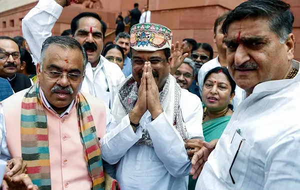 ମୁଁ ରାସ୍ତାରେ ସଂଗ୍ରାମ କରୁଥିବା ନେତା, ଏସି ରୁମରେ ବସୁଥିବା ଆକ୍ଟିଭିଷ୍ଟ ନୁହେଁ-ଧର୍ମେନ୍ଦ୍ର ପ୍ରଧାନ