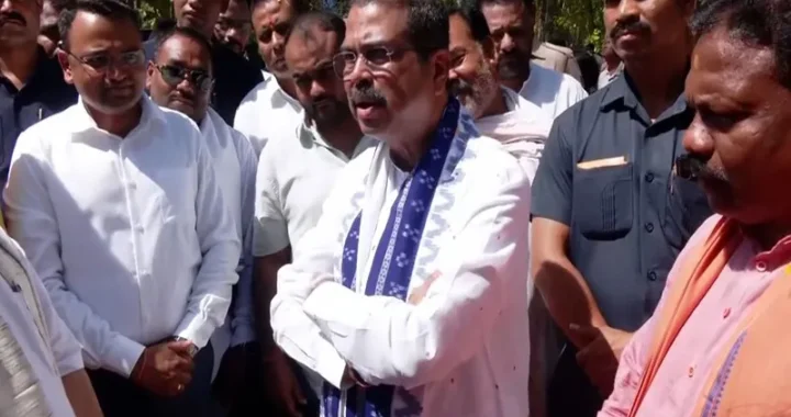 ସମ୍ବଲପୁର ସହରରେ ପ୍ରବଳ ବର୍ଷା,ଜଳବନ୍ଦୀ ସମସ୍ୟାକୁ ଗୁରୁତର ସହ ଗ୍ରହଣ କରିଛନ୍ତି ସାଂସଦ ଧର୍ମେନ୍ଦ୍ର ପ୍ରଧାନ