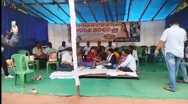 ଆମରଣ ଅନଶନ ବେଳେ ଅସୁସ୍ଥ ହେଲେ ଚାମେଲି ଓଝା,କ୍ୟାପିଟାଲ ହସ୍ପିଟାଲରେ ଭର୍ତ୍ତି ହେଲେ ଚାମେଲି ଆମରଣ ଅନଶନ ବେଳେ ଅସୁସ୍ଥ ହେଲେ ଚାମେଲି ଓଝା,କ୍ୟାପିଟାଲ ହସ୍ପିଟାଲରେ ଭର୍ତ୍ତି ହେଲେ ଚାମେଲି