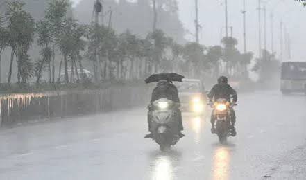 ରାଜ୍ୟର ବିଭିନ୍ନ ସ୍ଥାନରେ ଲାଗି ରହିଛି ଲଘୁଚାପ ବର୍ଷା ,ଶନିବାର ପାଇଁ ଓଡ଼ିଶା ସମେତ ୧୫ ରାଜ୍ୟକୁ ଝଡ଼ ବର୍ଷା ନେଇ ଆଲର୍ଟ ଜାରି
