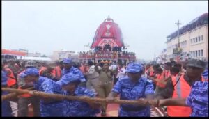 ଶ୍ରୀମନ୍ଦିର ସିଂହଦ୍ବାରରେ ପ୍ରସ୍ତୁତ ହୋଇ ରହିଛନ୍ତି ୩ ରଥ ନନ୍ଦିଘୋଷ, ଦର୍ପଦଳନ ଓ ତାଳଧ୍ବଜ,ରାତି ପାହିଲେ ବିଶ୍ବ ପ୍ରସିଦ୍ଧ ଘୋଷଯାତ୍ରା