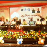 ସୋସିଆଲ ମିଡିଆରେ ସମୟ ନଷ୍ଟ ନକରି ପାଠପଢ଼ାରେ ଫୋକସ୍ କରିବାକୁ ଛାତ୍ରଛାତ୍ରୀଙ୍କୁ ବାର୍ତ୍ତା ଦେଲେ ମୁଖ୍ୟମନ୍ତ୍ରୀ
