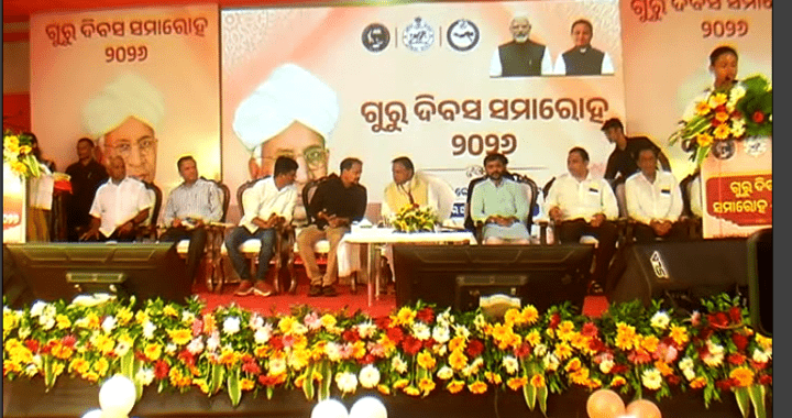 ସୋସିଆଲ ମିଡିଆରେ ସମୟ ନଷ୍ଟ ନକରି ପାଠପଢ଼ାରେ ଫୋକସ୍ କରିବାକୁ ଛାତ୍ରଛାତ୍ରୀଙ୍କୁ ବାର୍ତ୍ତା ଦେଲେ ମୁଖ୍ୟମନ୍ତ୍ରୀ ସୋସିଆଲ ମିଡିଆରେ ସମୟ ନଷ୍ଟ ନକରି ପାଠପଢ଼ାରେ ଫୋକସ୍ କରିବାକୁ ଛାତ୍ରଛାତ୍ରୀଙ୍କୁ ବାର୍ତ୍ତା ଦେଲେ ମୁଖ୍ୟମନ୍ତ୍ରୀ